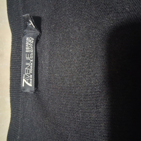 Vintage-Inspired Black and Red Sueter with Cherry Embroidery - Picture 8 of 9